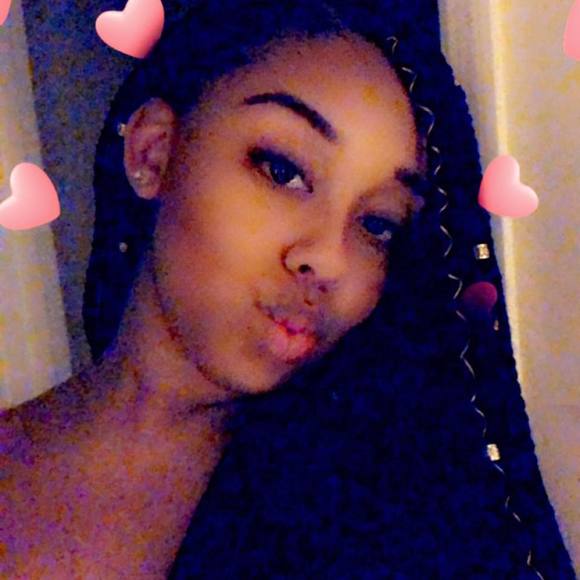 Meet your Posher, Julia - Picture 1 of 1